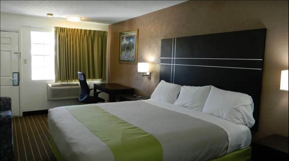 Quality Inn Gonzales Bagian luar foto