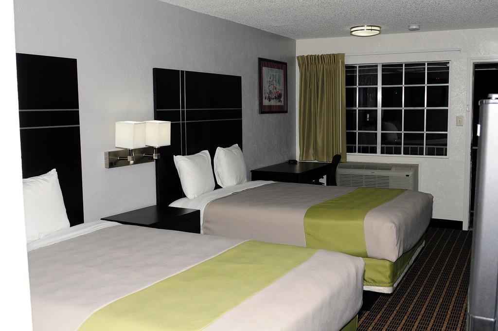 Quality Inn Gonzales Bagian luar foto