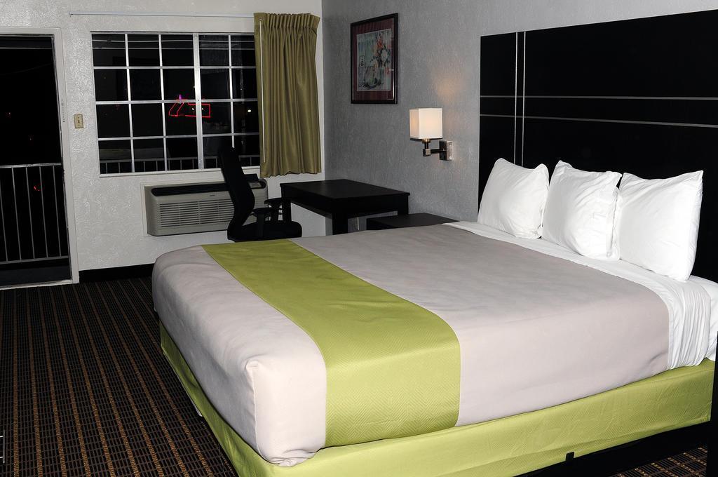 Quality Inn Gonzales Bagian luar foto