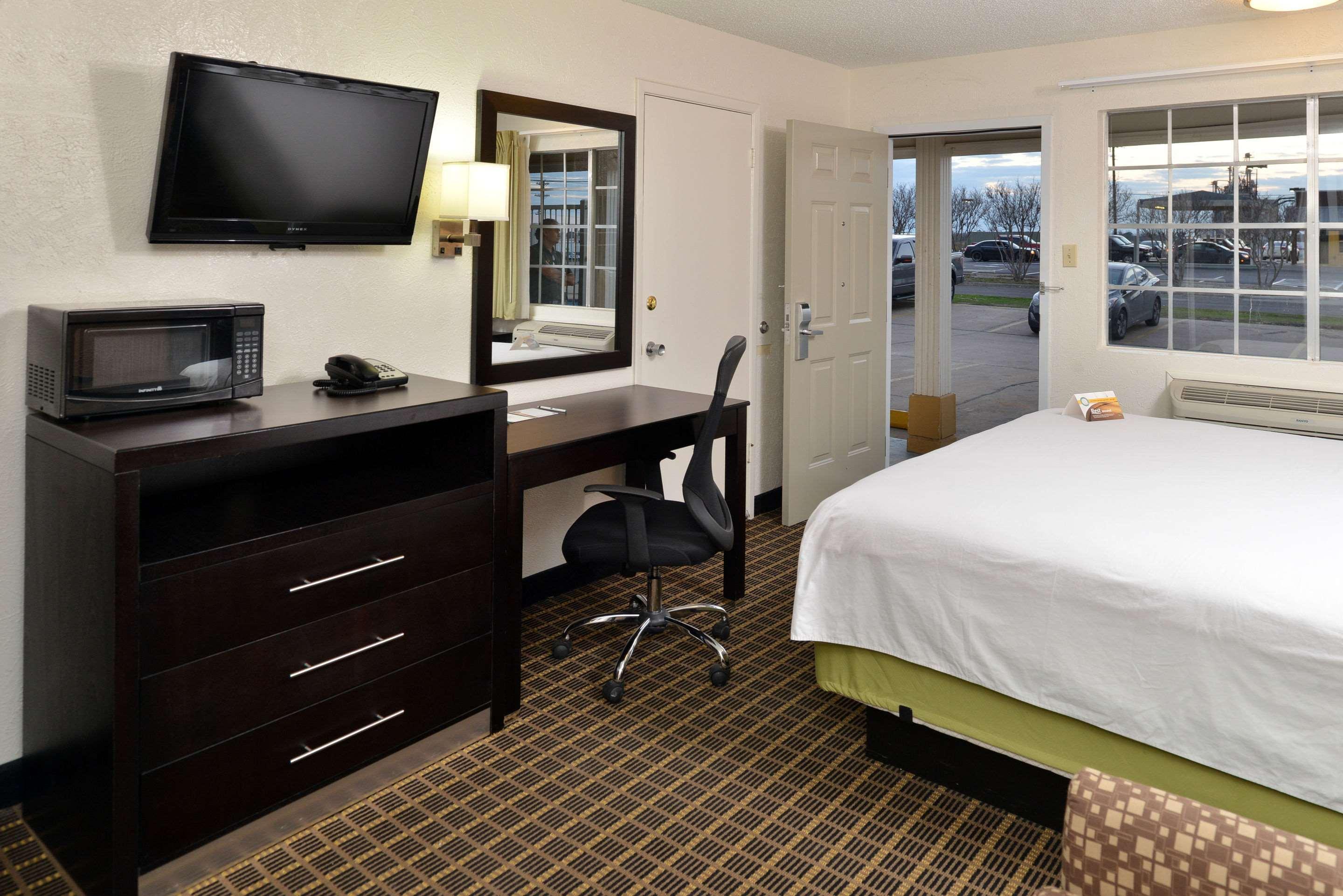 Quality Inn Gonzales Bagian luar foto