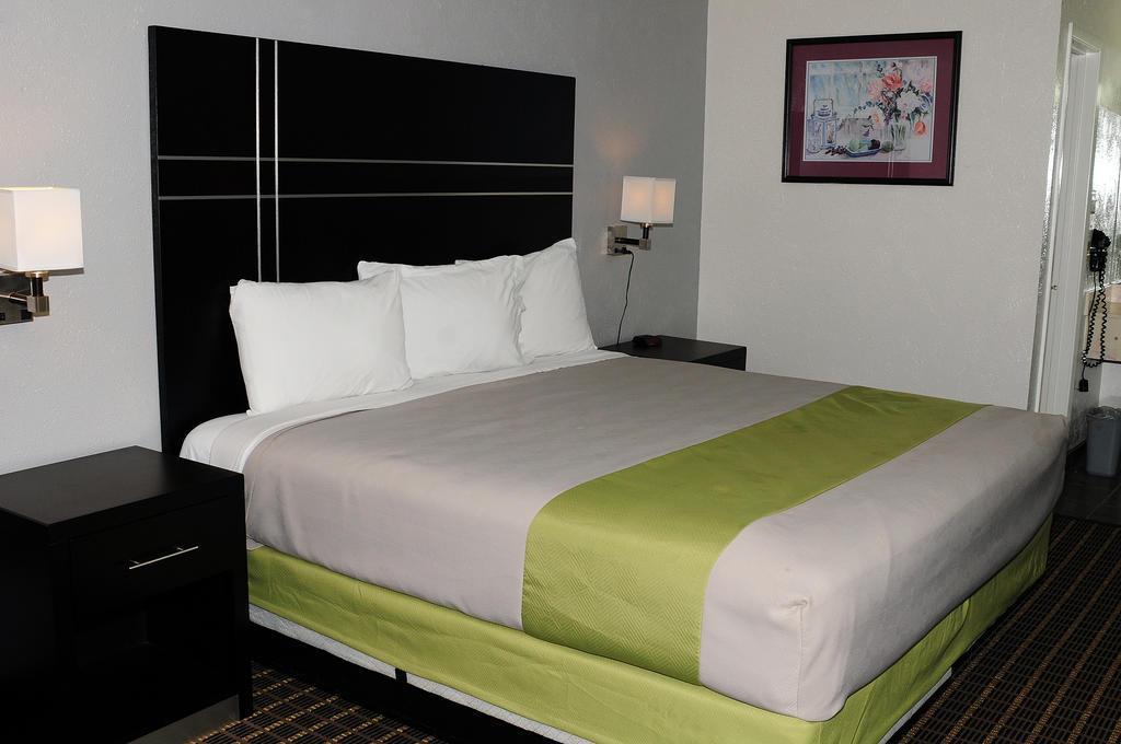 Quality Inn Gonzales Bagian luar foto