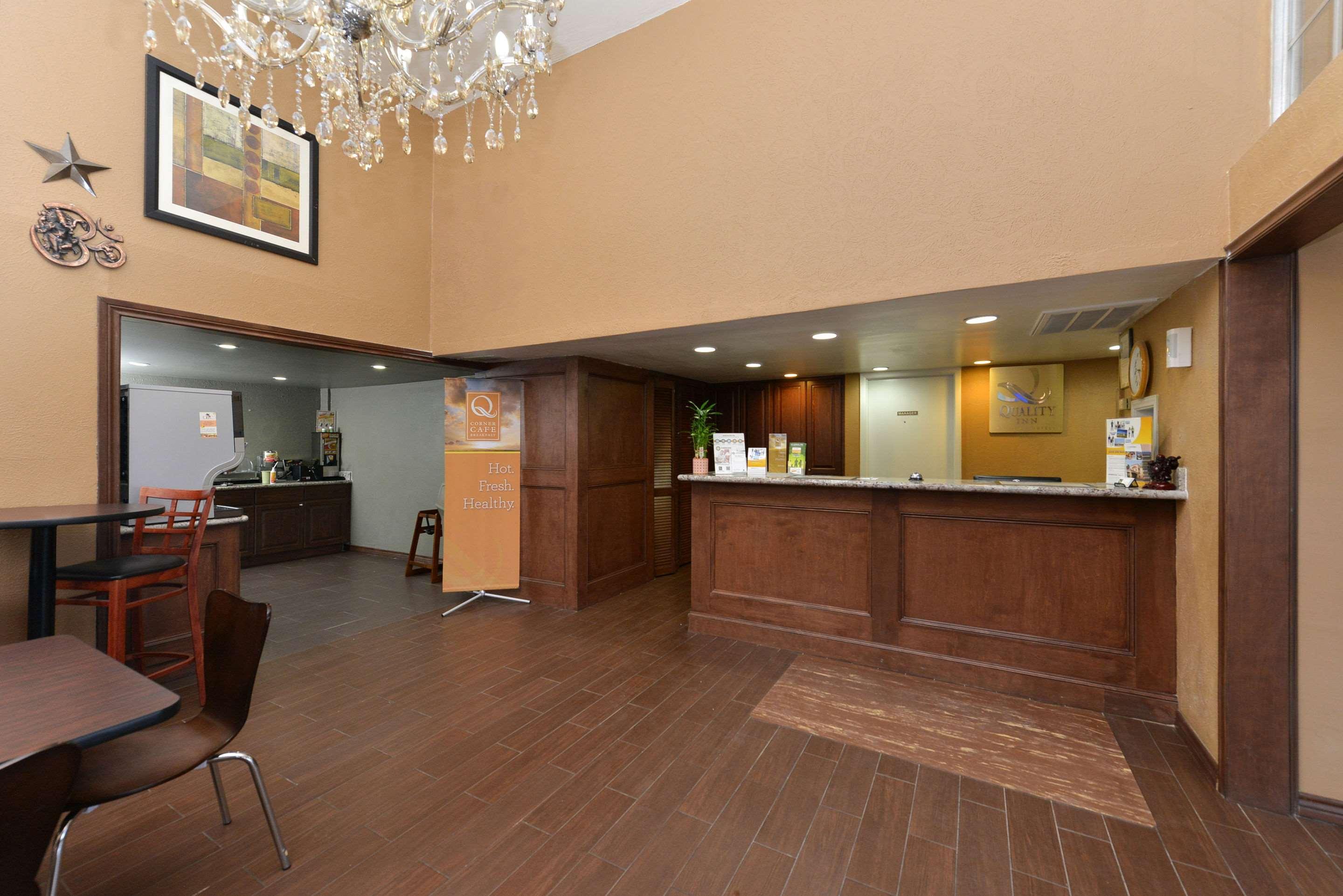 Quality Inn Gonzales Bagian luar foto