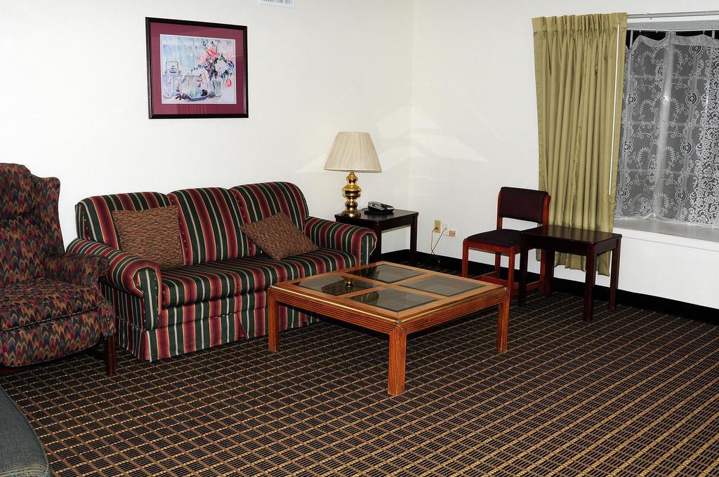 Quality Inn Gonzales Bagian luar foto